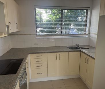 2 bedroom unit in Auchenflower - Photo 6