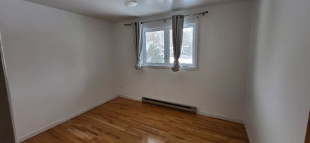 Maison de plain-pied - 2778 Rue Bourgogne - Photo 4