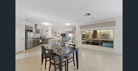 Beautiful Family Home With All The Lux - Photo 4