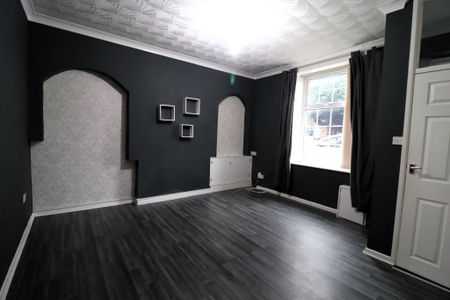 2 Bedroom Mid Terraced House To Rent - Photo 2