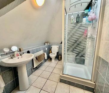 Hersham Road, Walton On Thames, KT12 - Photo 3