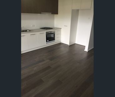 Upstairs 2 bedroom unit - Photo 3