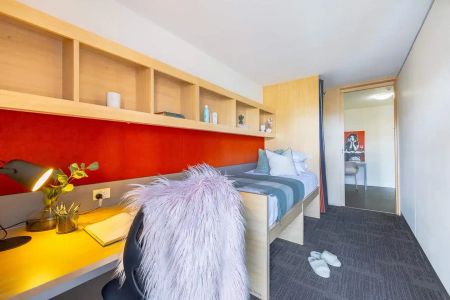 3 Bedroom Apartment Large - Photo 2