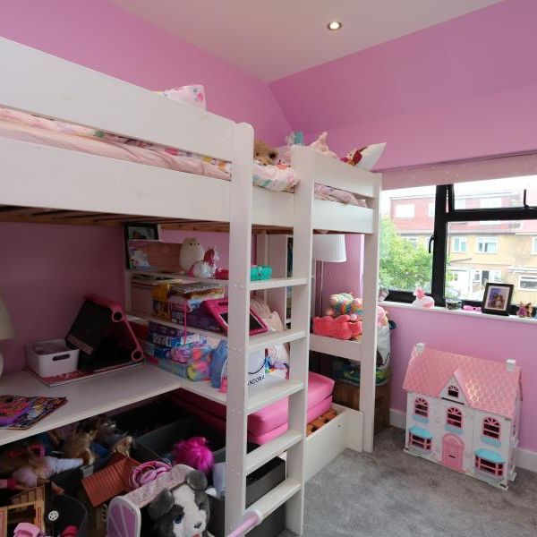Gladstone Road, Surbiton, KT6 - Photo 1
