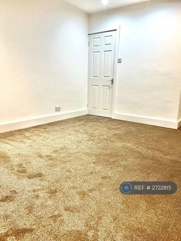 2 bedroom end of terrace house to rent - Photo 4