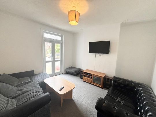 1 bedroom in a house share to rent - Photo 1