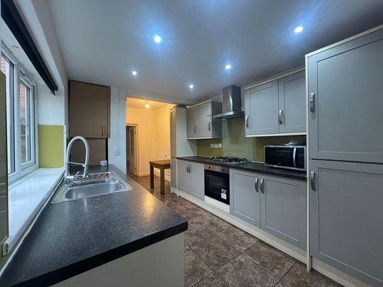 3 bedroom terraced house to rent - Photo 1