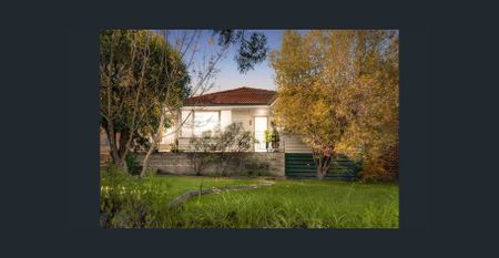 Family Comfort in a Quiet Pocket, Close to Shops & Schools - Photo 5