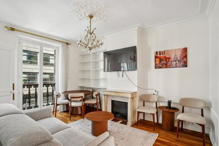Location Appartement 2 pièces PARIS 8ème - Photo 2