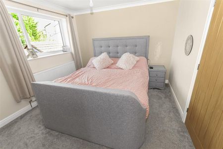 3 bedroom detached house to rent - Photo 4