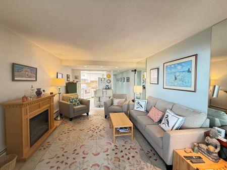 Stunning South-Facing-Ocean View Concrete Building - 1 Bedroom/DEN, 1 Bathroom (Option Furnished) - Photo 4