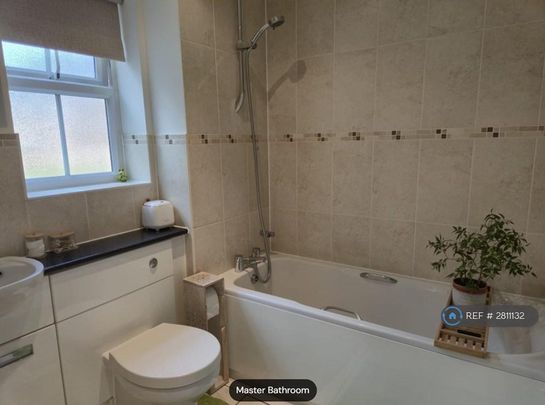 1 bedroom in a flat share to rent - Photo 1