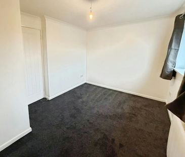 Terraced House to rent on - Photo 6