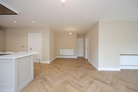 5 bedroom detached house to rent - Photo 2