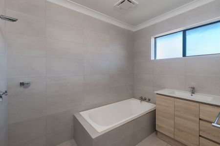 Beautifully Renovated Unit - Quiet Elevated Location, Easy Walk to Main Street Busway Station. - Photo 5