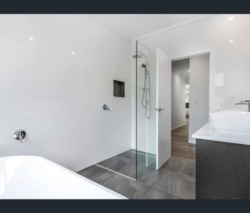 Acreage Living with Space, Comfort & Style – 7 Mewsdale Row, Tallai - Photo 5