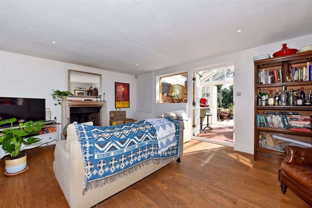 Idyllic detached cottage which is well presented throughout and has a good sized rear garden. - Photo 1