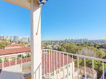Oversized 3 Bedroom Apartment with Expansive Harbour Views Across the City and Beaches - Photo 3
