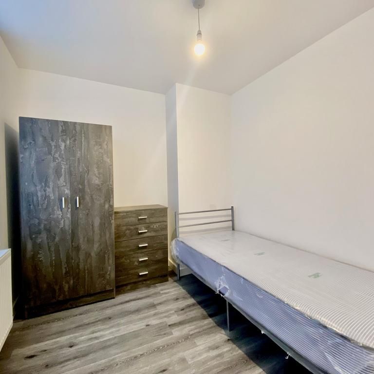1 bedroom in a house share to rent - Photo 1