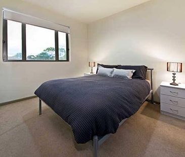 STYLISHLY PRESENTED | ENVIABLE BAYSIDE LIFESTYLE | GREAT LOCATION - Photo 2