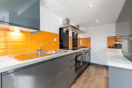 1 bedroom in a house share to rent - Photo 2