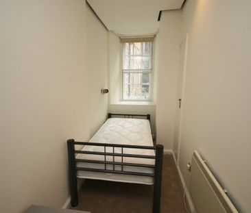 The Mound, City Centre - Photo 3