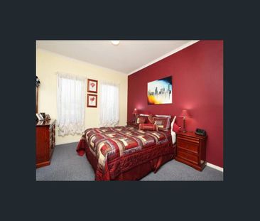 LOVELY AND LIGHT-FILLED - Photo 4