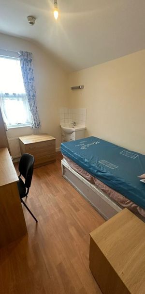 1 bedroom Flat To Let - Photo 1