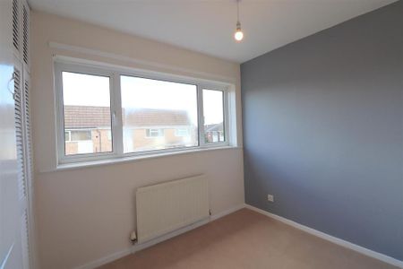 2 bedroom mews to rent - Photo 3