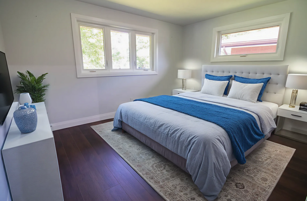 5-Bedroom House with Full In-Law Suite – St. Catharines! - Photo 1