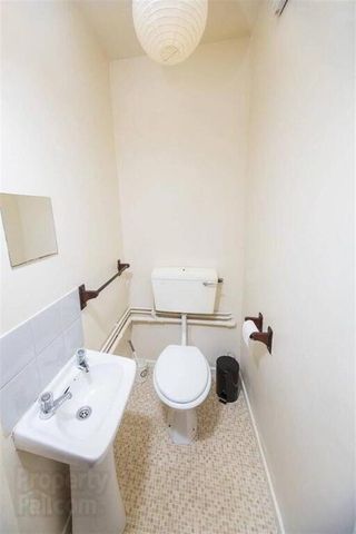 Room 3, 2 Belgravia Avenue, Belfast, BT9 7BJ - Photo 5