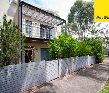 WELL PRESENTED THREE BEDROOM RESIDENCE IN LIDCOMBE BOTANICA ESTATE - Photo 1