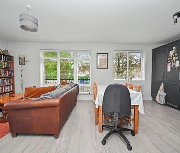 Apt 4, 39 Dundela Crescent, Belfast, BT4 3BN - Photo 1