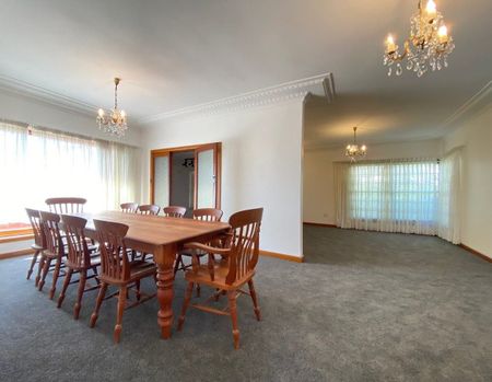 4 BEDROOM HOME IN KINGSGROVE! - Photo 4