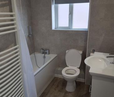 3 bedroom detached house to rent - Photo 2