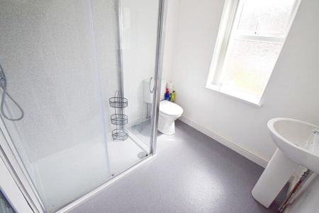 5 bedroom terraced house to rent - Photo 4