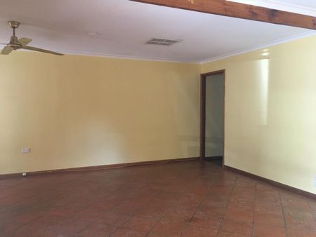 Spacious 3 bedroom home with large back yard. - Photo 2