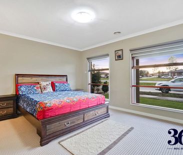 Immaculate 4-Bedroom Family Ex-Display Home with Alfresco & Dual Li... - Photo 5