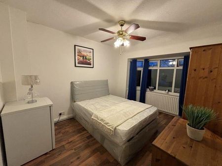 1 bedroom in a house share to rent - Photo 4