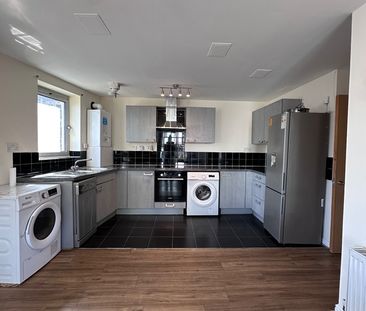 2 Bed Flat, City View, IG1 - Photo 6