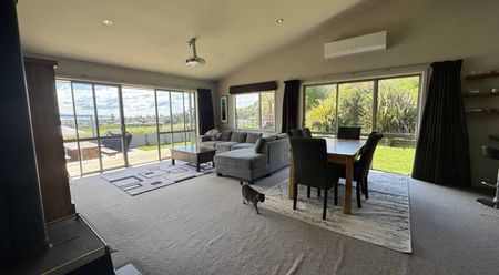 Perfect Family Home in Prime Stoke Location - Photo 5
