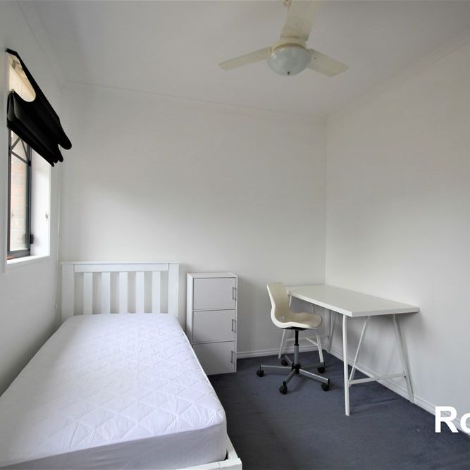 9-bedroom shared house, Semillion Place - Photo 1