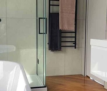 Charming Island Bay 3BR Home w/ Views - Photo 2