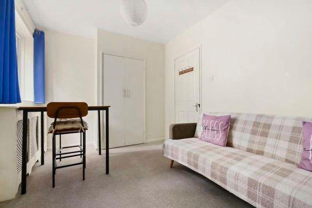 Highbury New Park, London, N5 - Photo 1