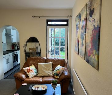 Room 3: 15 Sycamore Road, Guildford, GU1 1HJ - Photo 3