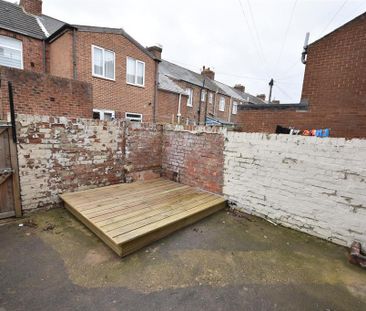 2 bedroom property to rent - Photo 1