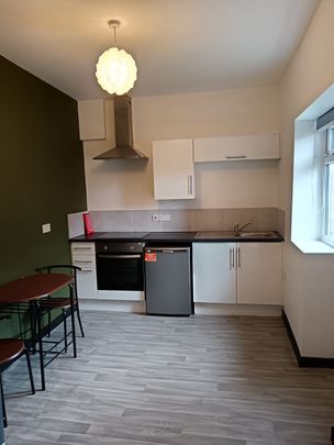 Studio & En-Suite Rooms – Beautiful Shared Home in Failsworth!! - Photo 1