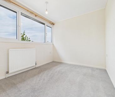 3 bedroom end of terrace house to rent - Photo 1