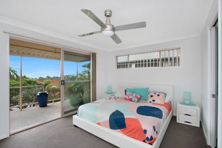 Spacious Family Home with Ocean & Hinterland Views - Photo 3