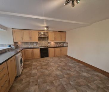 4 bedroom semi-detached house to rent - Photo 6